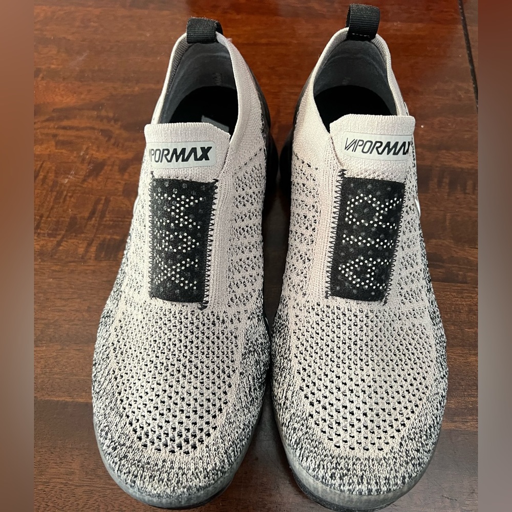 Nike Air Vapormax Moc 2 - Moon Particle - W size 9